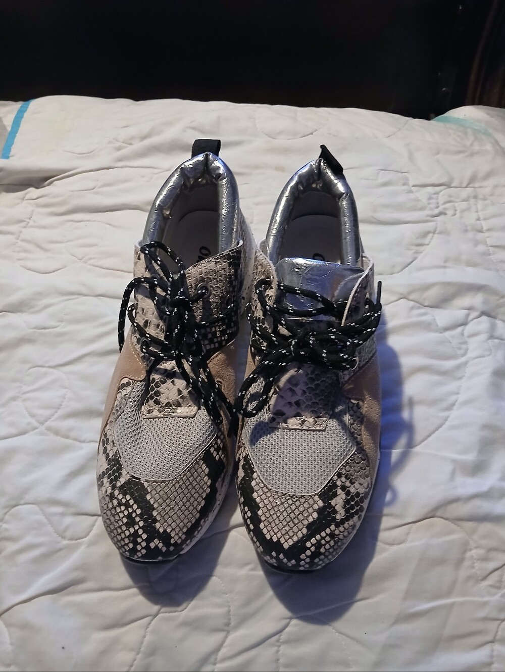 Outwoods Brand Women’s Snake-Print Casual Sneakers - Stylish Comfort. Size 11